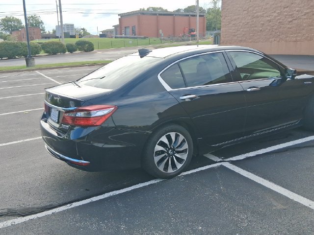 Used 2017 Honda Accord Touring image 6