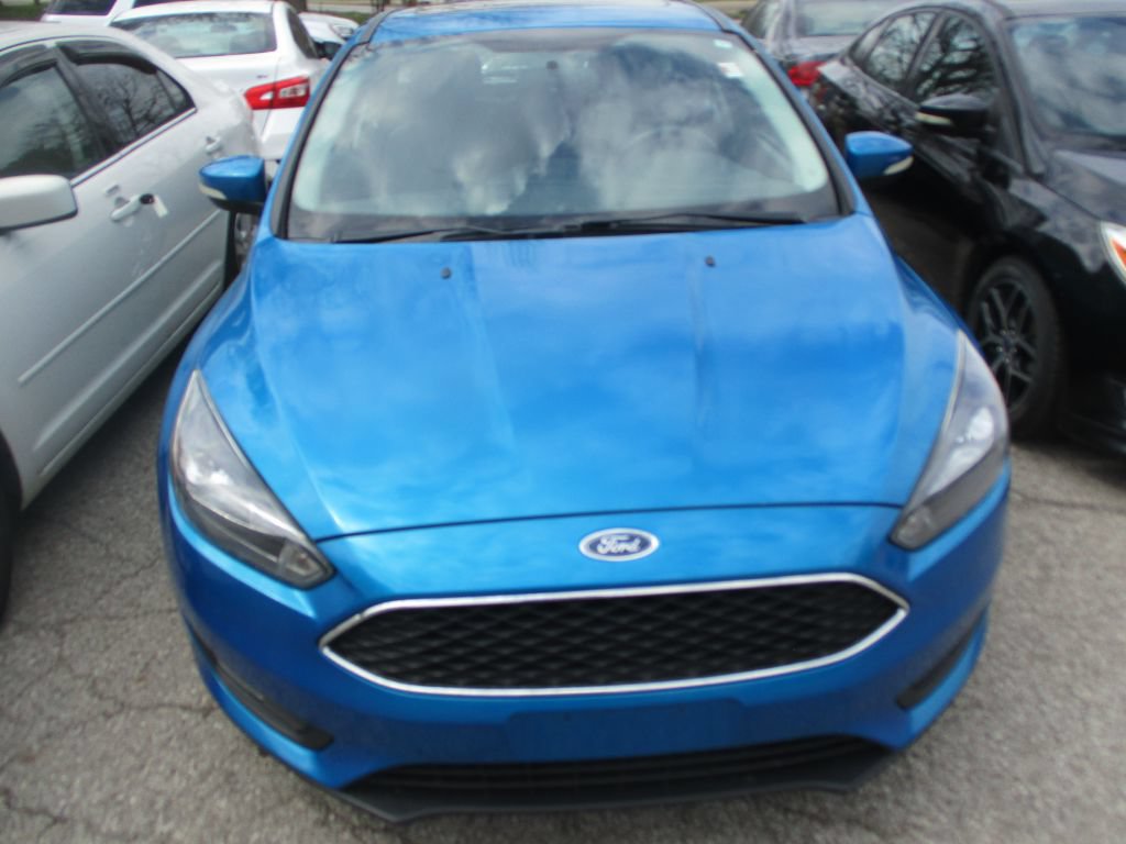 Used 2015 Ford Focus SE w/ Equipment Group 201A image 2