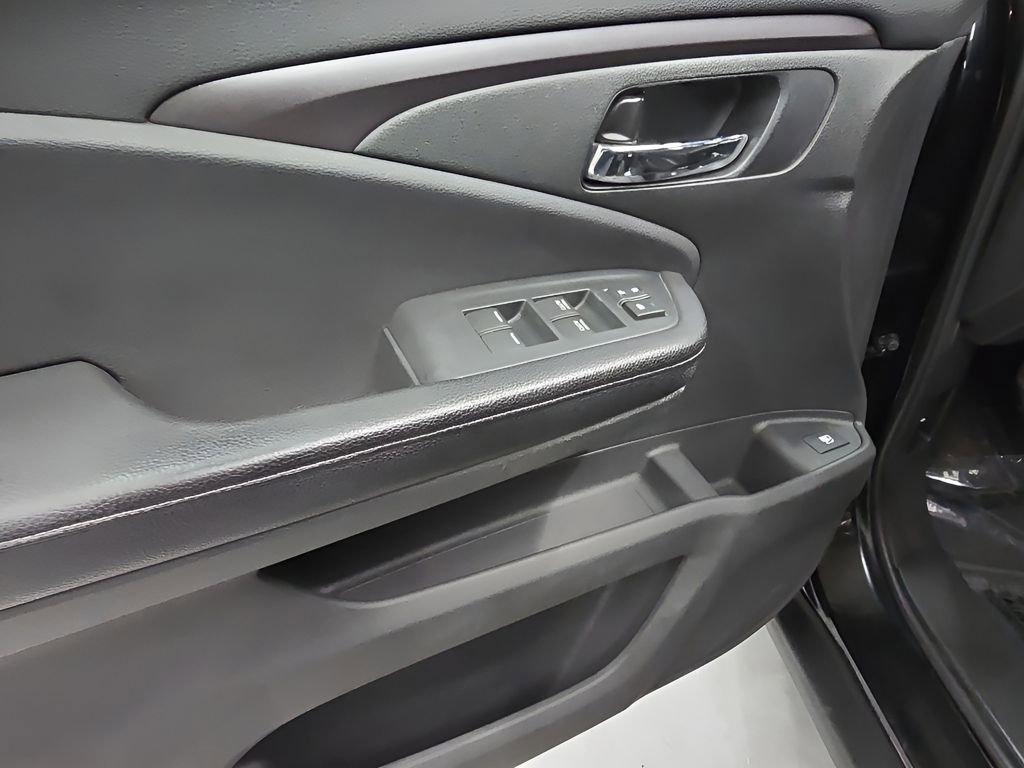 Used 2017 Honda Ridgeline RTL-T image 10