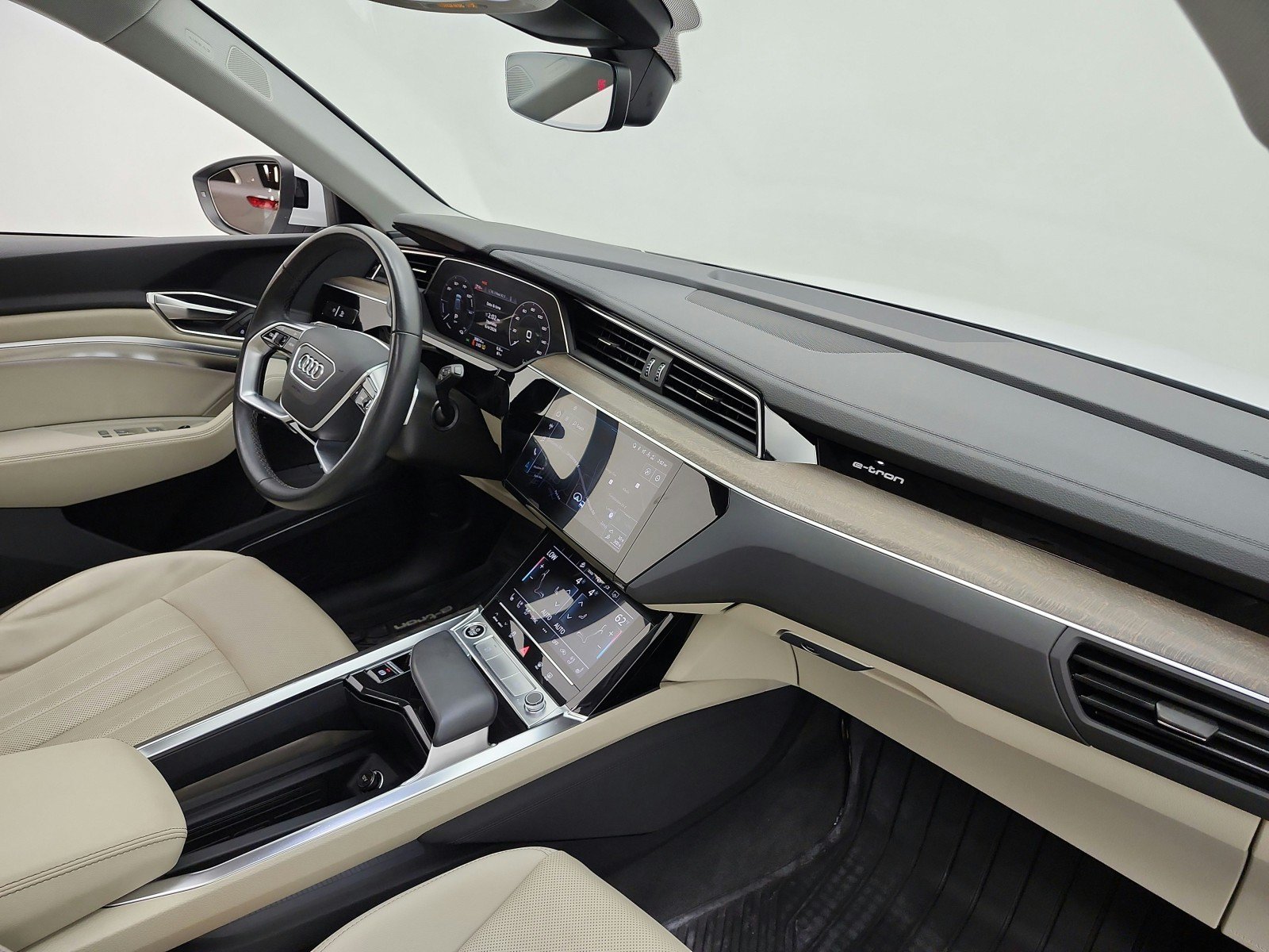 Used 2024 Audi Q8 e-tron Premium Plus w/ Premium Plus Package AWD/4WD image 18