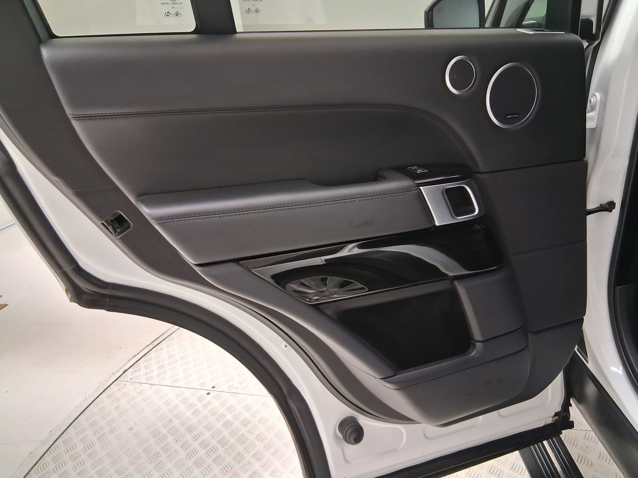 Used 2015 Land Rover Range Rover Supercharged image 34