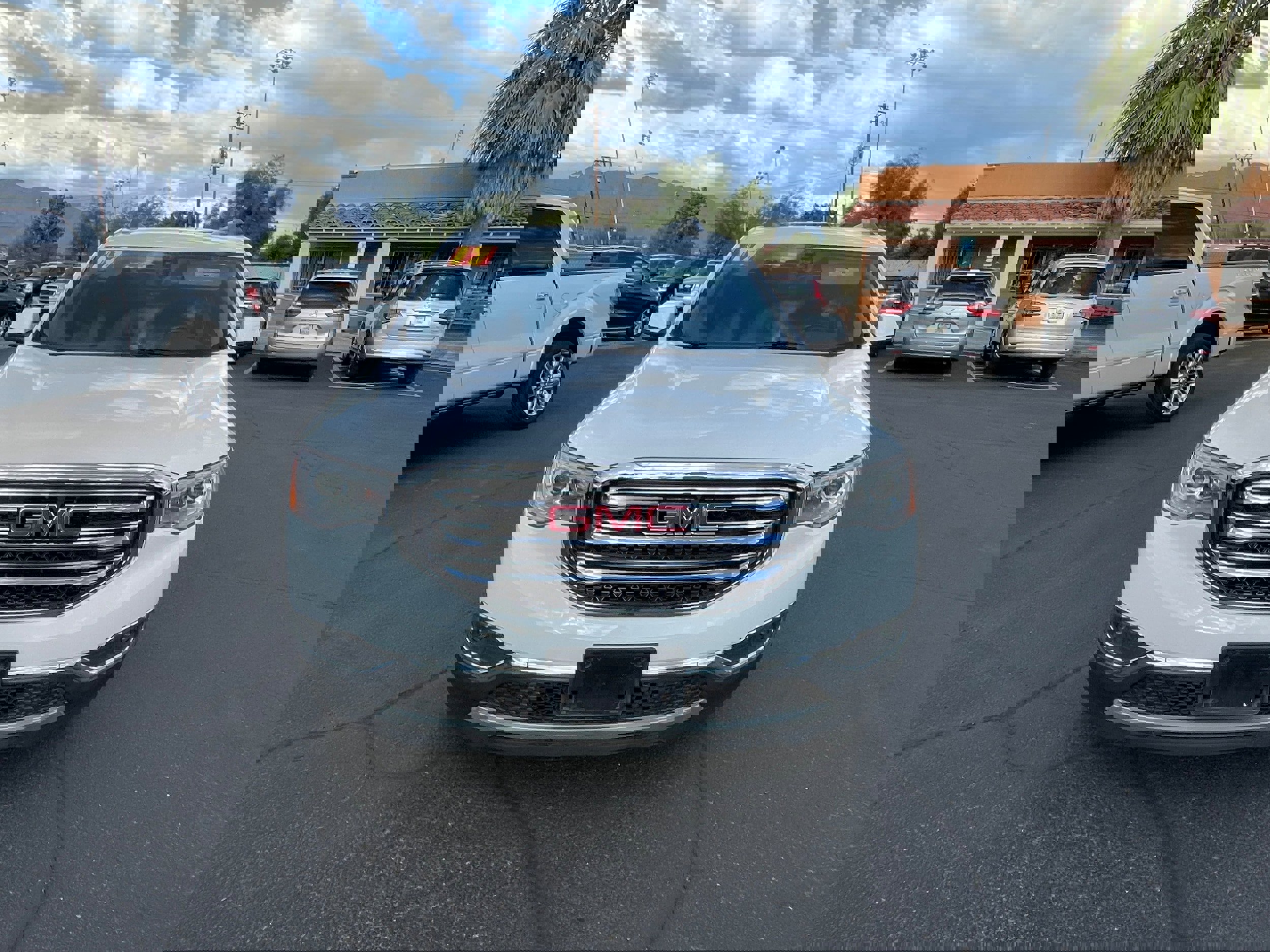 Used 2017 GMC Acadia SLE w/ Driver Alert Package I image 8