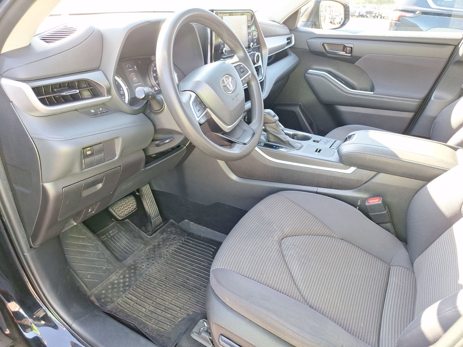 Used 2022 Toyota Highlander L image 12