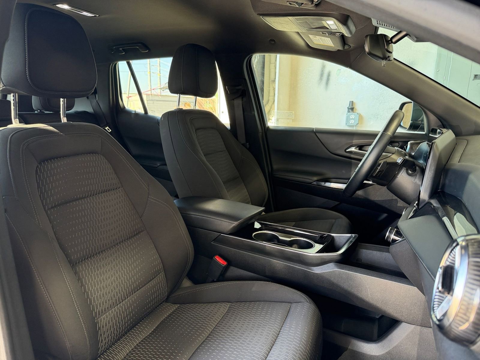 Used 2025 Chevrolet Equinox LT image 35