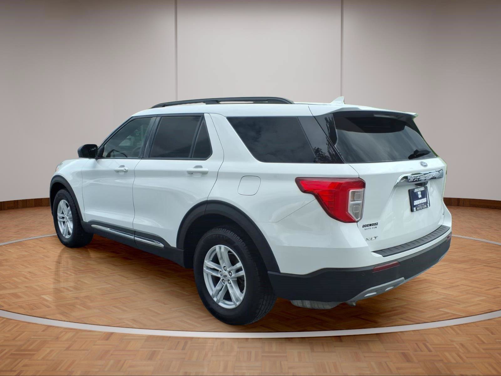 Used 2020 Ford Explorer XLT w/ Equipment Group 202A AWD/4WD image 4