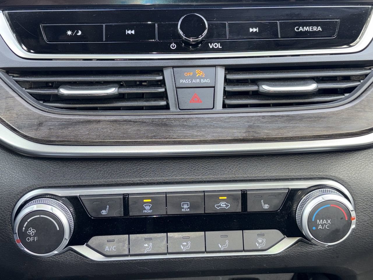 Used 2024 Nissan Altima 2.5 SV w/ SV Premium Package image 14