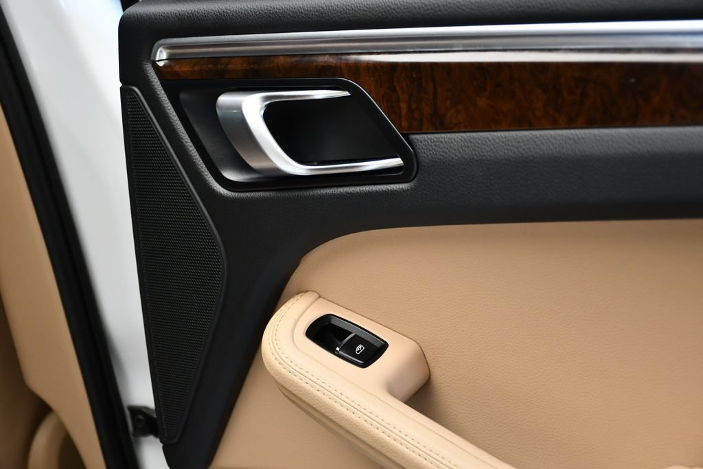 Certified 2023 Porsche Macan S AWD/4WD image 47
