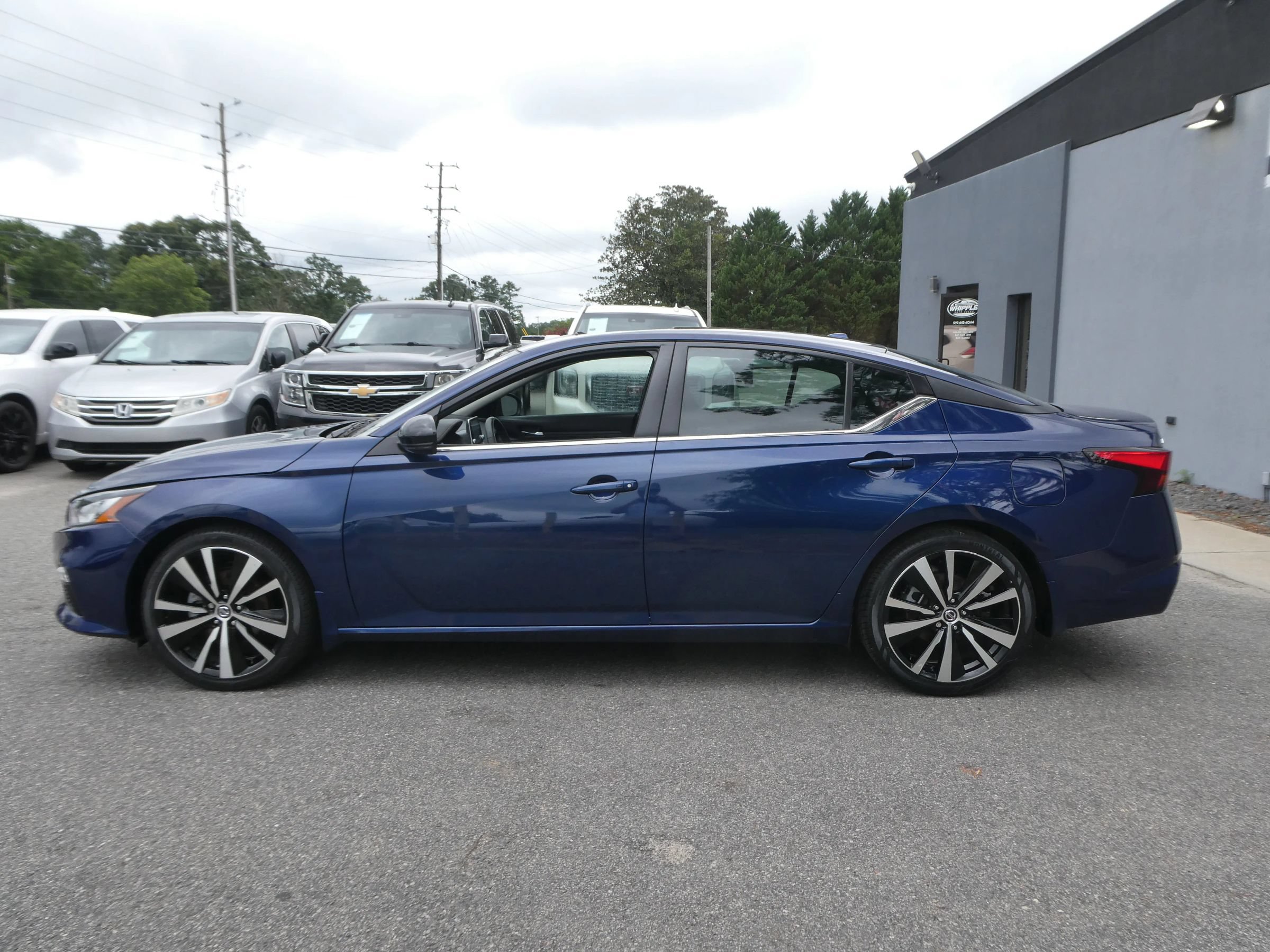 Used 2021 Nissan Altima 2.5 SR w/ SR Premium Package FWD image 9