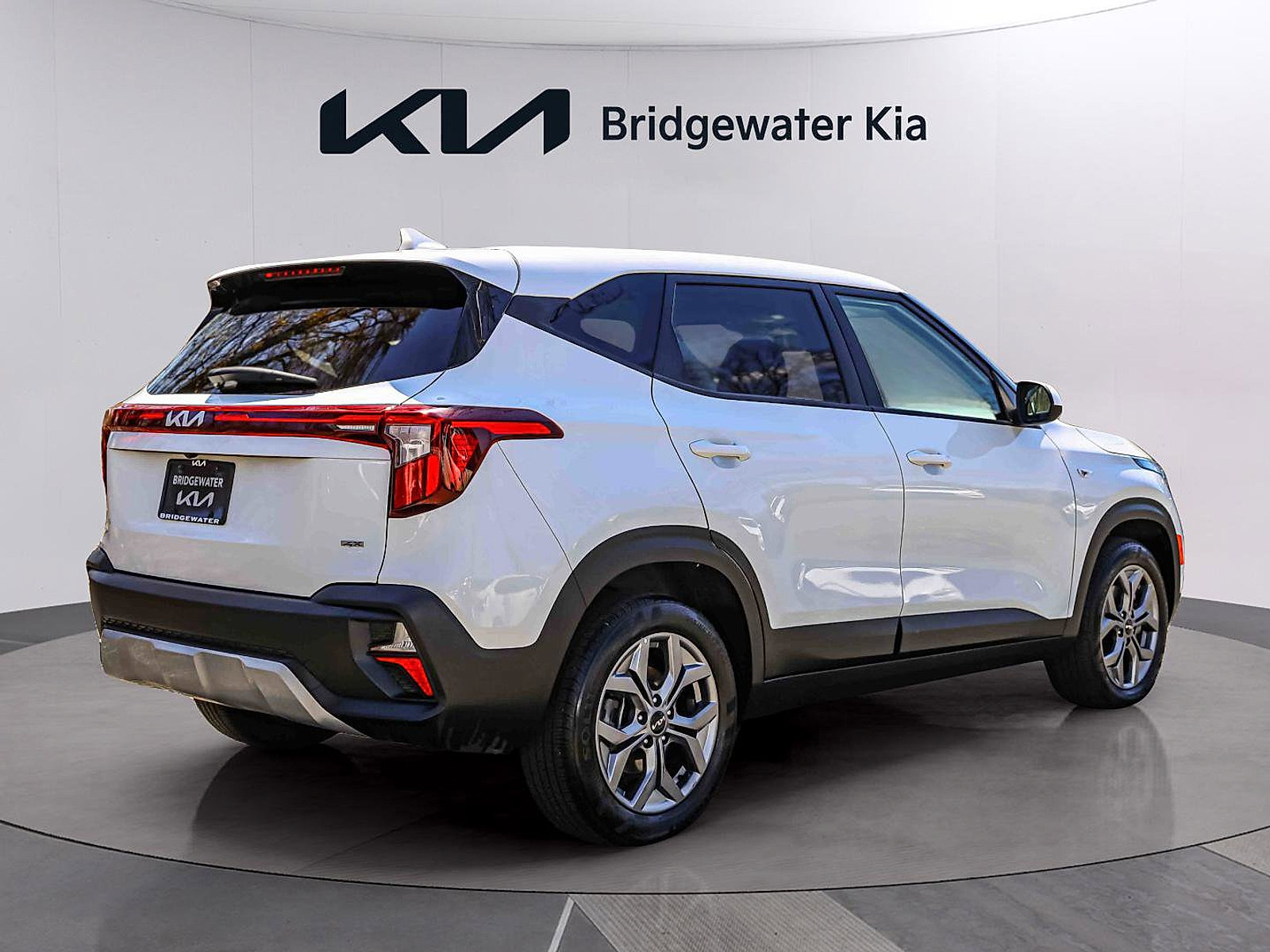 Certified 2024 Kia Seltos LX image 6