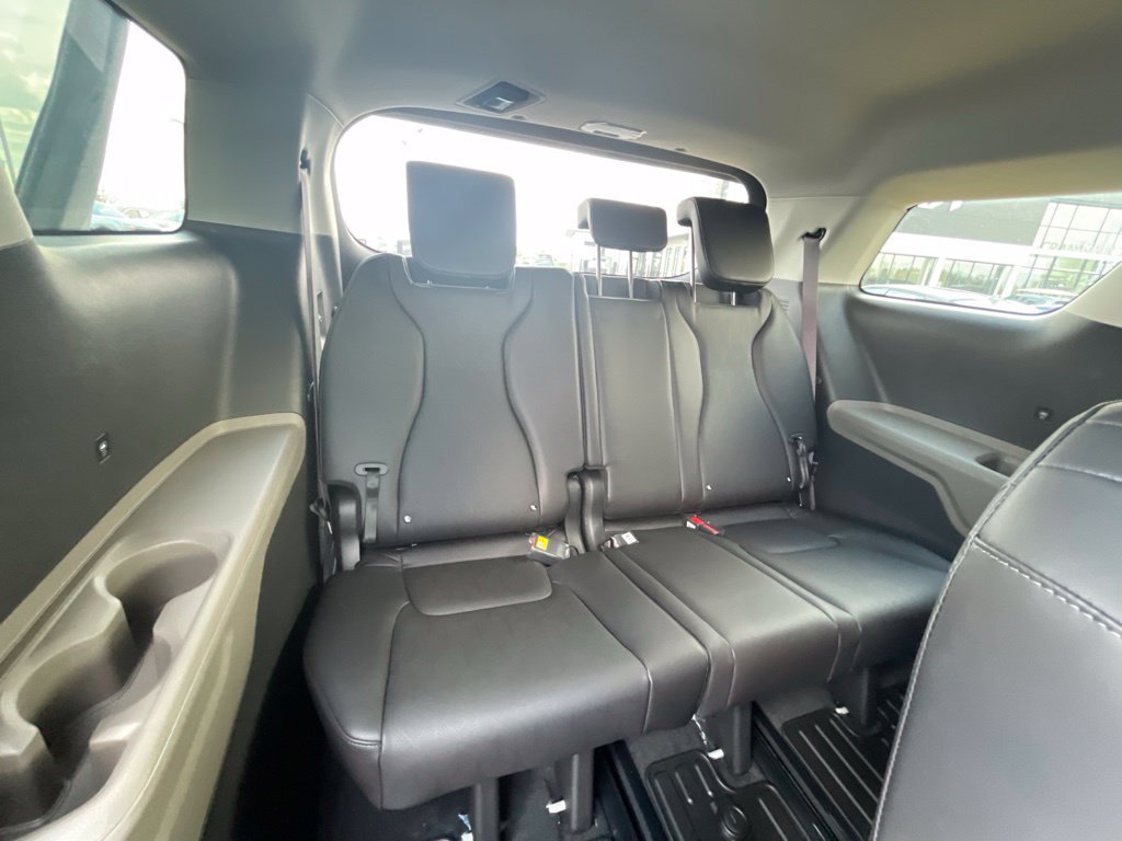 New 2027 Kia Carnival FWD image 24