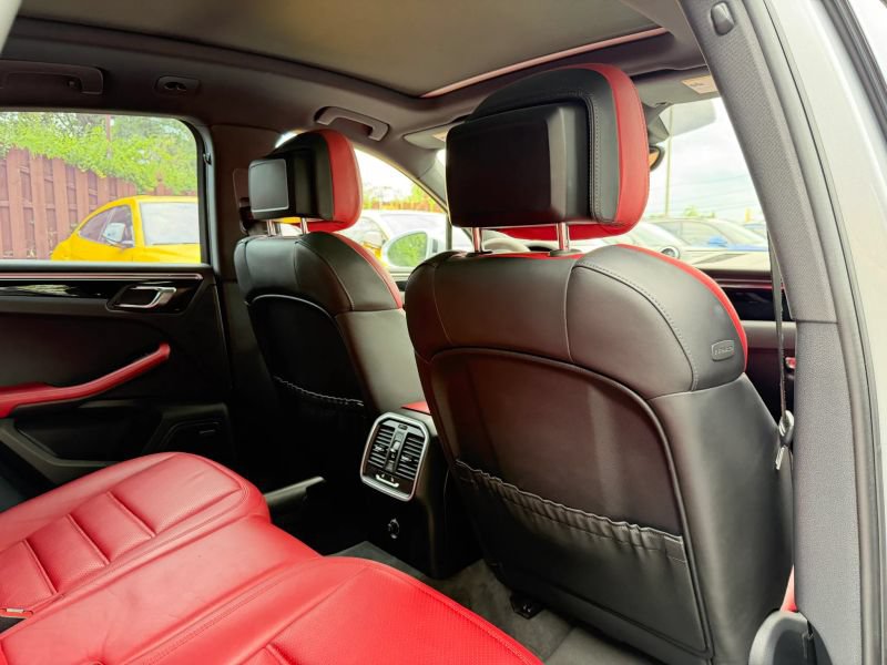 Used 2017 Porsche Macan GTS AWD/4WD image 28