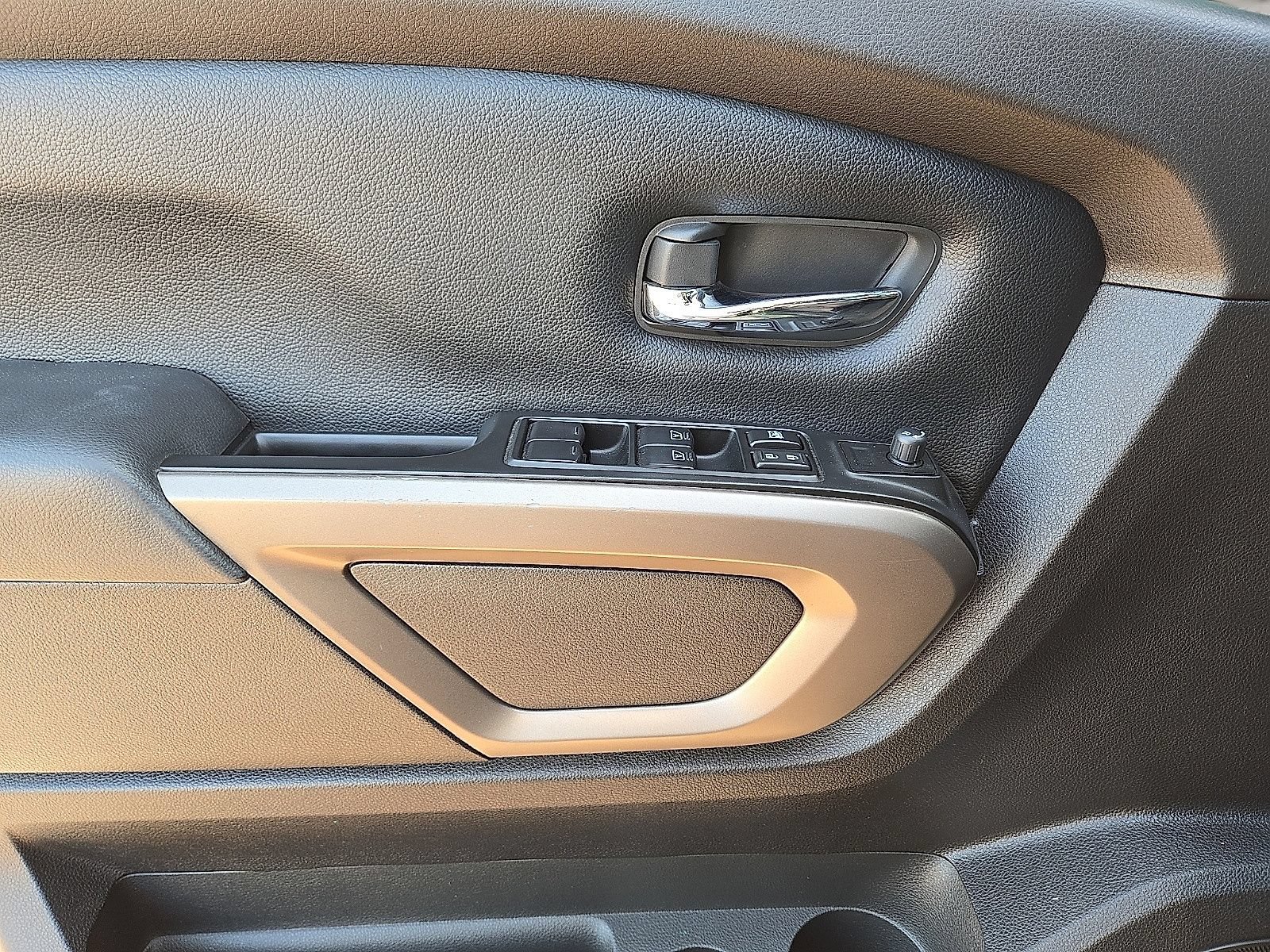 Used 2024 Nissan Titan SV w/ SV Bronze Edition Package RWD image 21