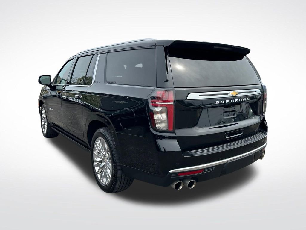 Used 2023 Chevrolet Suburban High Country AWD/4WD image 3