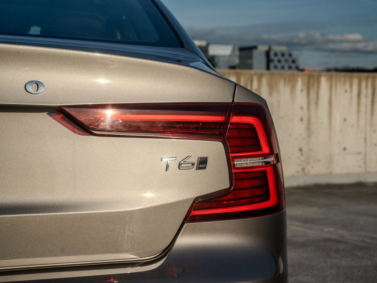 Used 2019 Volvo S60 T6 Momentum w/ Multimedia Package image 11