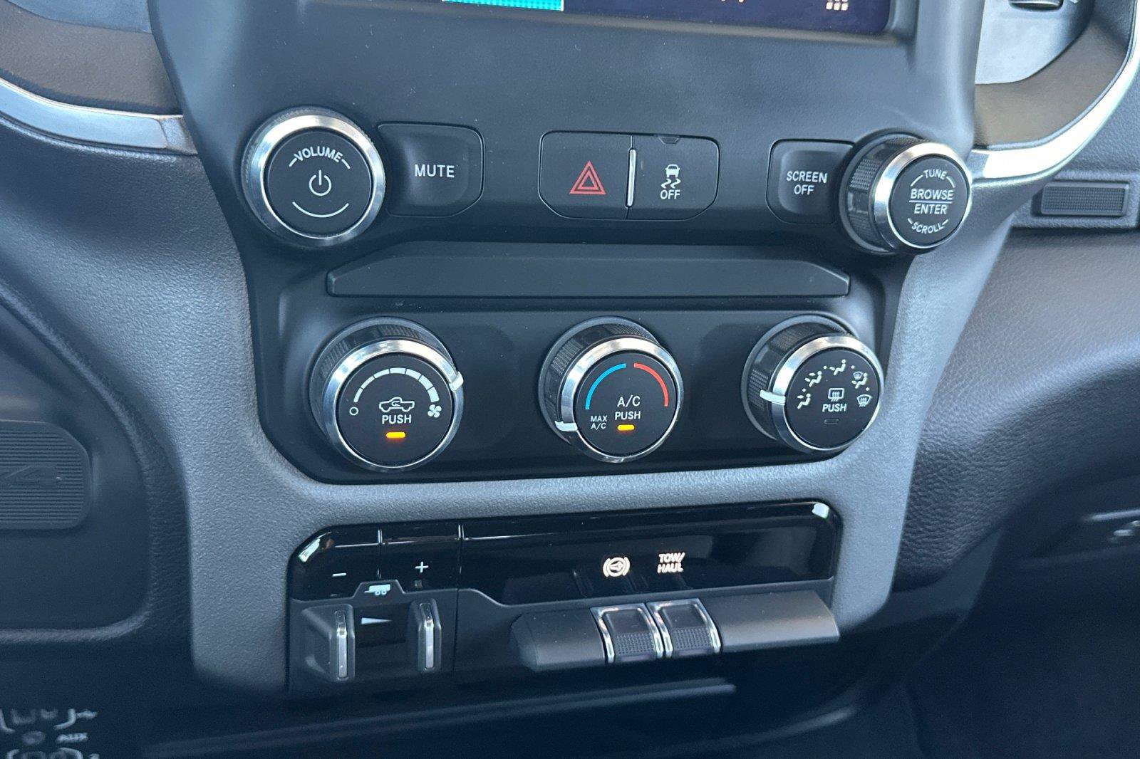 Certified 2024 RAM 2500 Big Horn AWD/4WD image 18