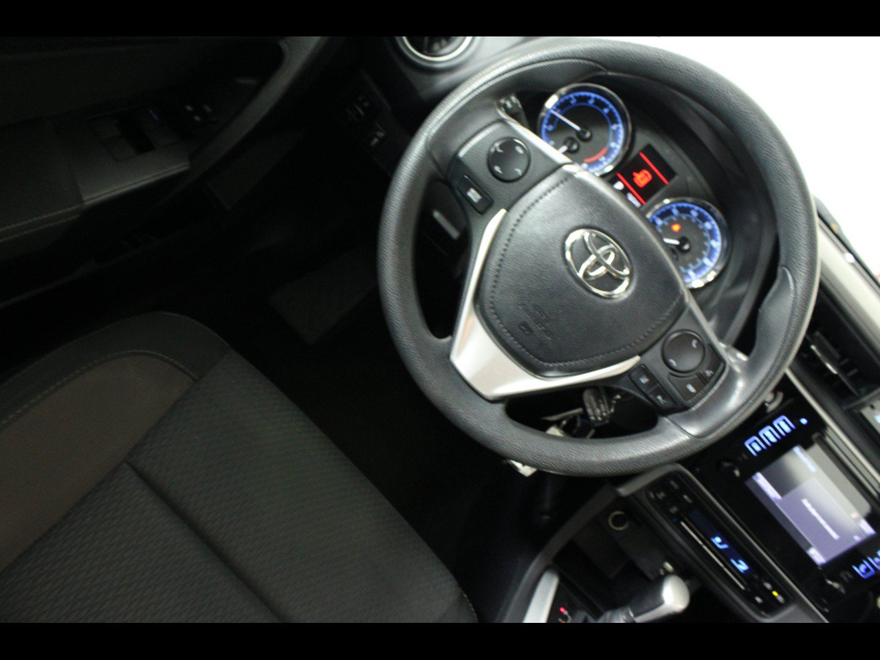 Used 2017 Toyota Corolla LE FWD image 18