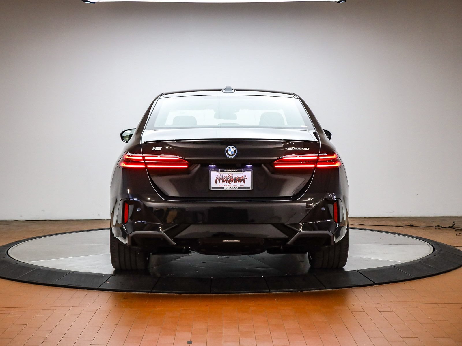 New 2026 BMW i5 eDrive40 w/ M Sport Package RWD image 3