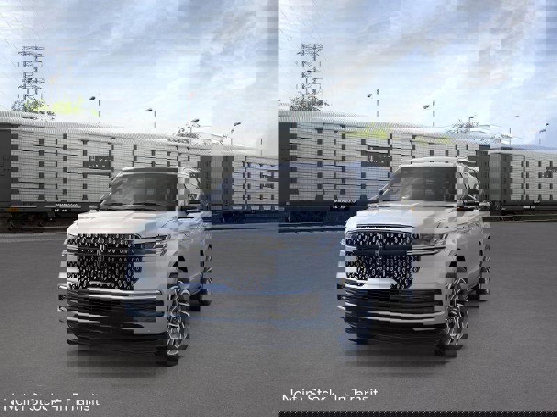 New 2025 Lincoln Navigator Reserve image 2