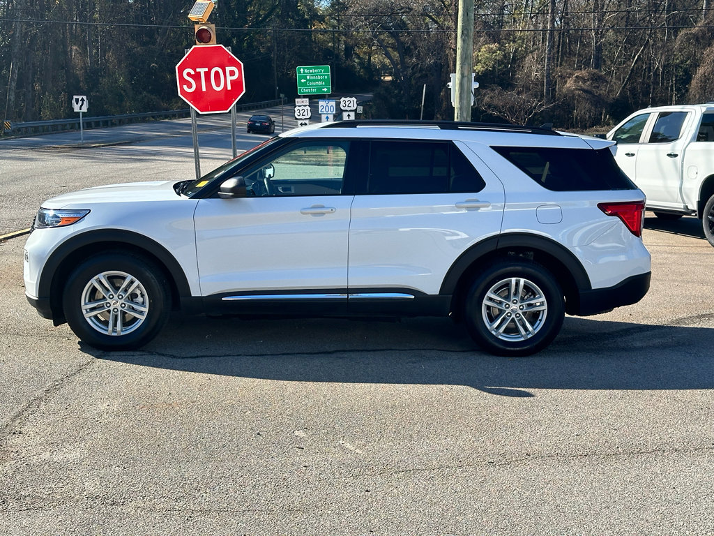 Used 2024 Ford Explorer XLT w/ Equipment Group 202A image 4