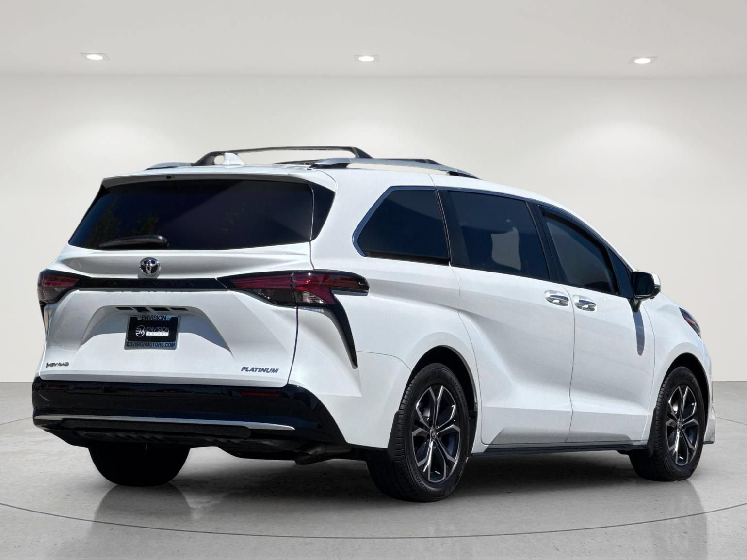 Used 2026 Toyota Sienna Platinum AWD/4WD image 6