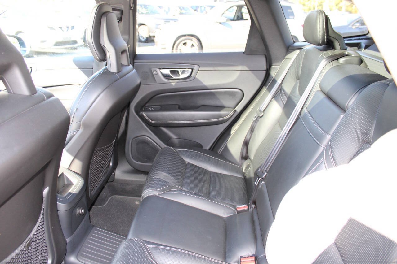 Used 2018 Volvo XC60 T8 Inscription w/ Luxury Seat Package AWD/4WD image 20