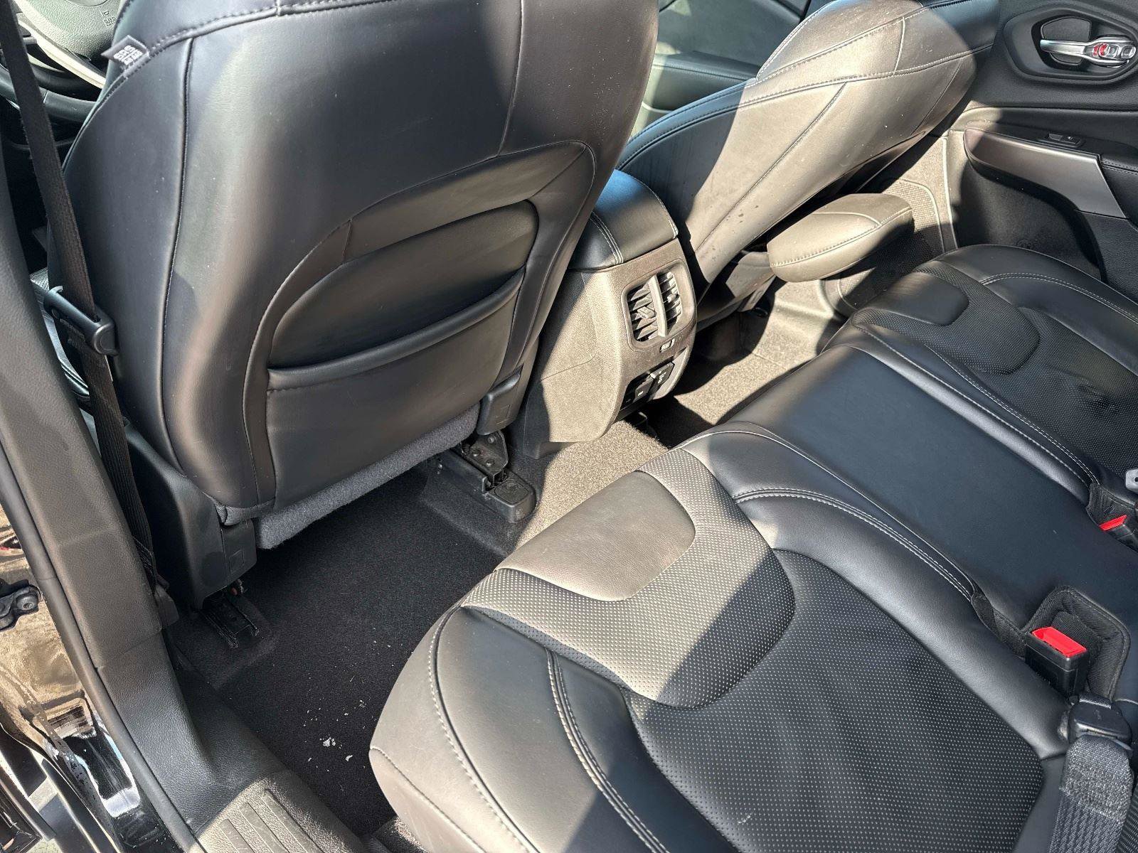 Used 2019 Jeep Cherokee Limited image 14