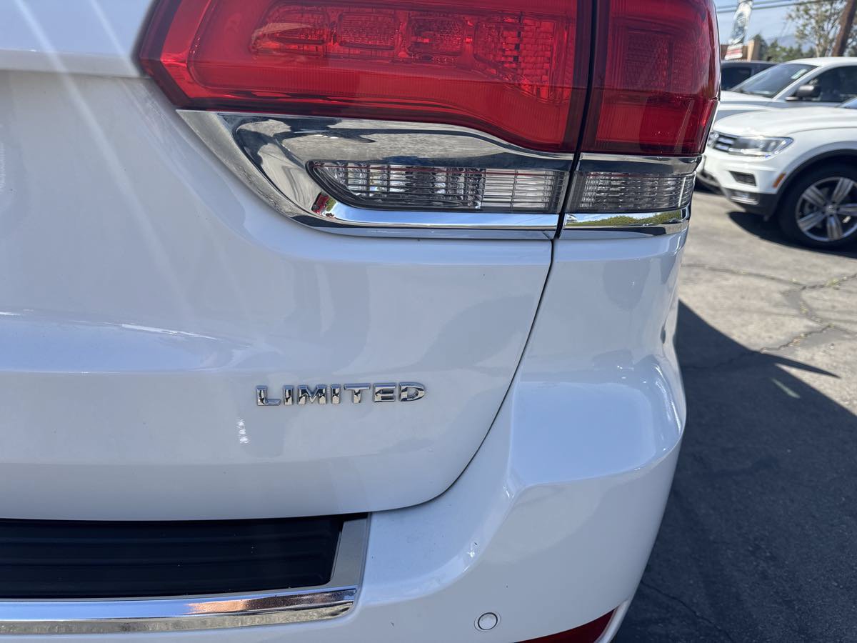Used 2017 Jeep Grand Cherokee Limited RWD image 16