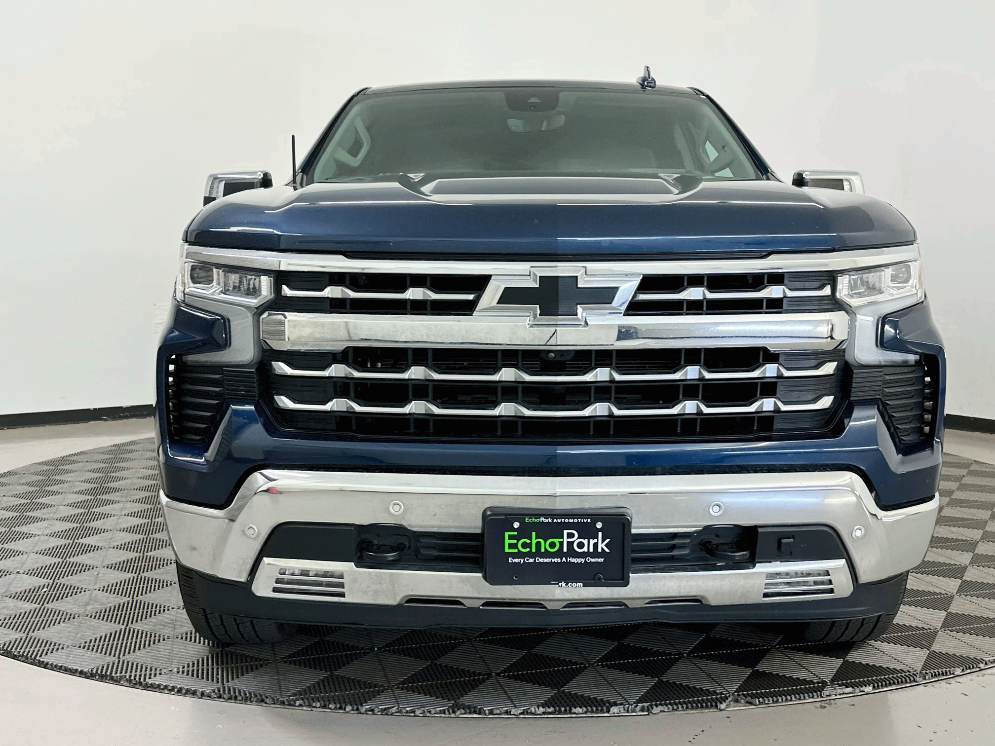 Used 2022 Chevrolet Silverado 1500 LTZ w/ Technology Package AWD/4WD image 2