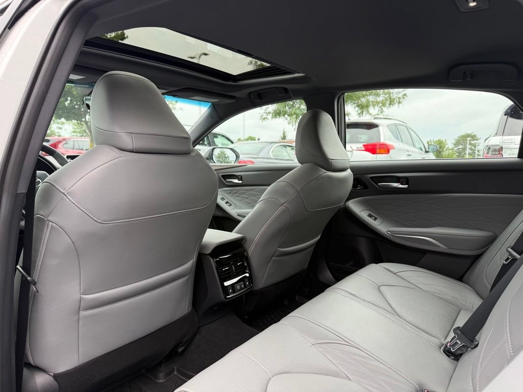 Used 2021 Toyota Avalon Limited w/ Advanced Safety Package FWD image 17
