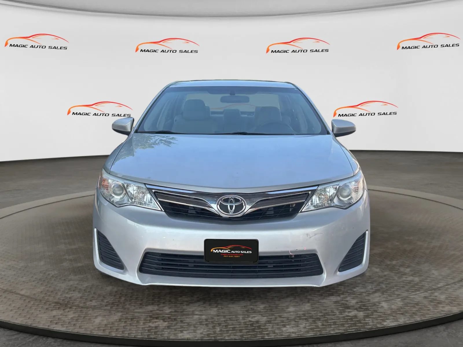 Used 2012 Toyota Camry LE FWD image 3