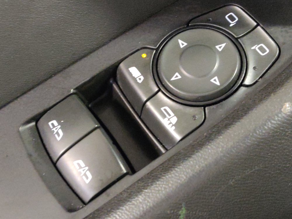 Used 2020 Chevrolet Camaro LT RWD image 27