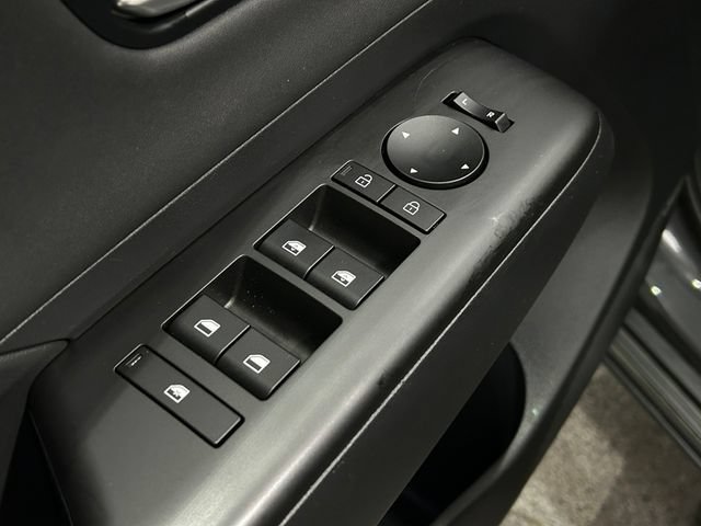 Used 2025 Hyundai Kona Limited AWD/4WD image 16