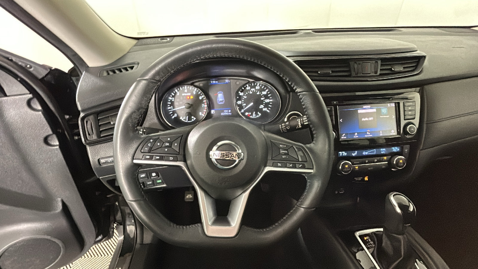 Used 2018 Nissan Rogue SV AWD/4WD image 17