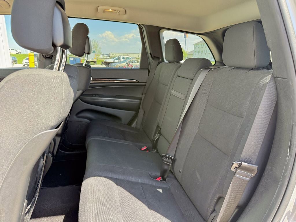 Used 2012 Jeep Grand Cherokee Laredo w/ Laredo E Group AWD/4WD image 12