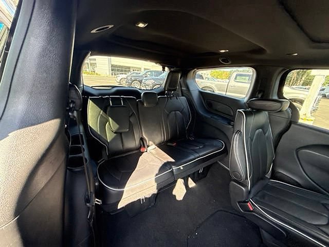 Used 2026 Chrysler Pacifica Limited FWD image 18