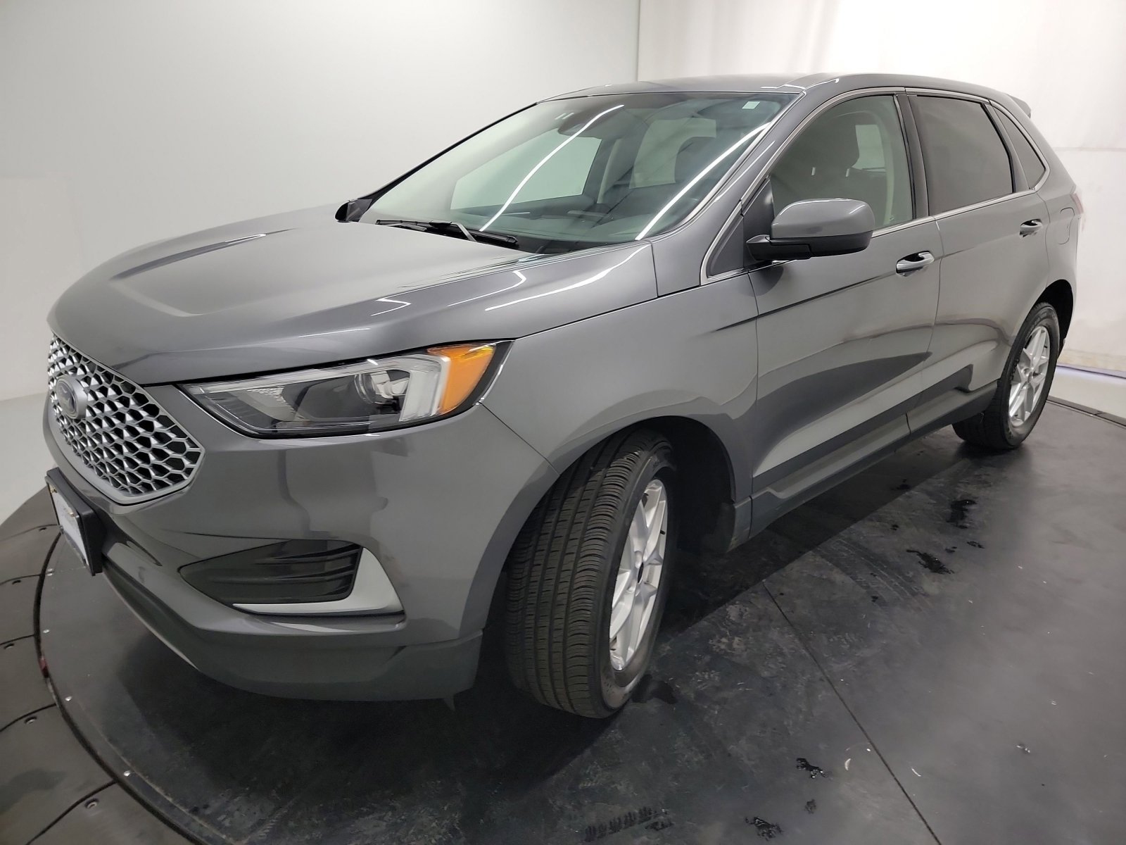 Used 2024 Ford Edge SEL image 3