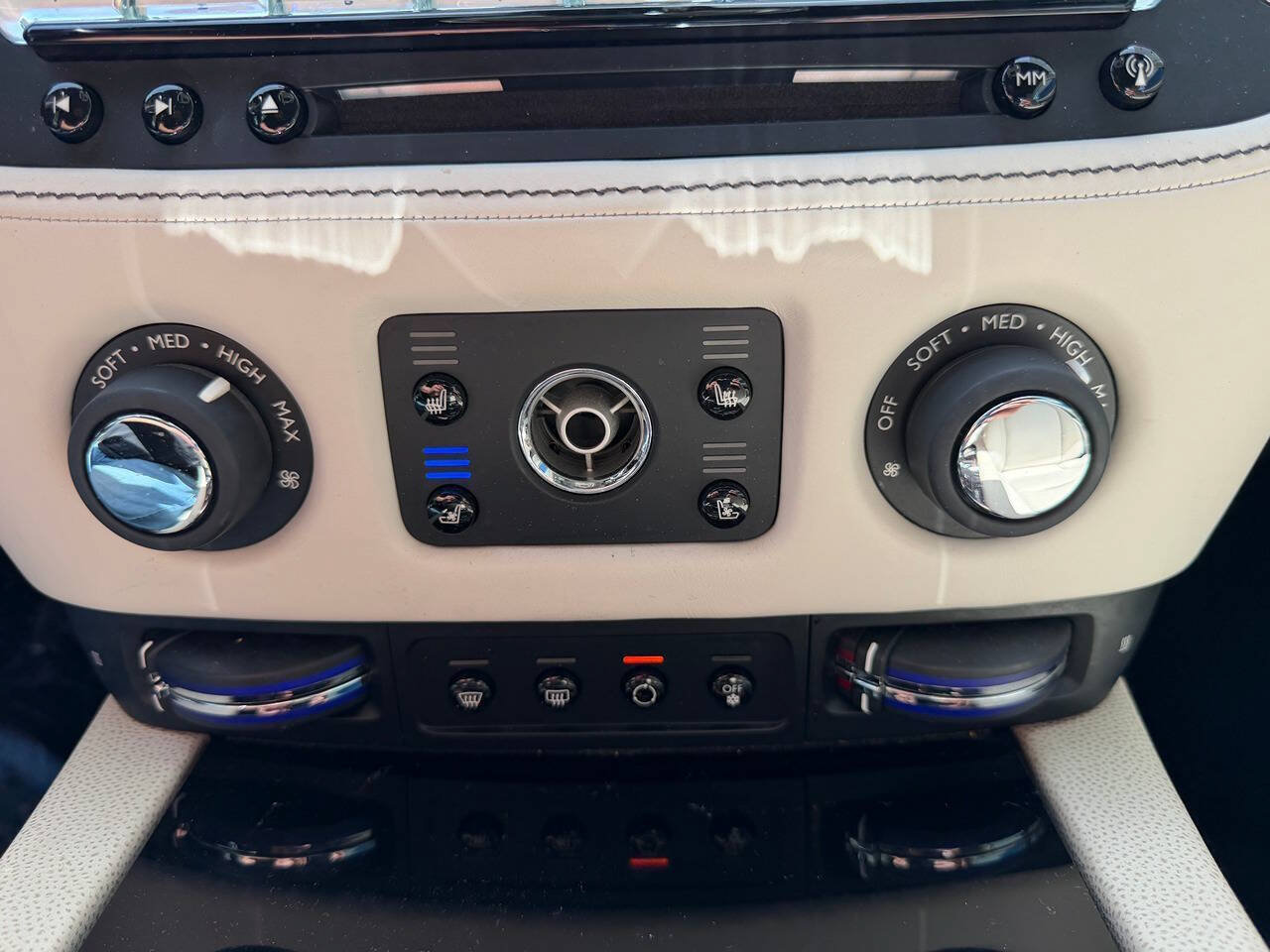 Used 2016 Rolls-Royce Wraith RWD image 23