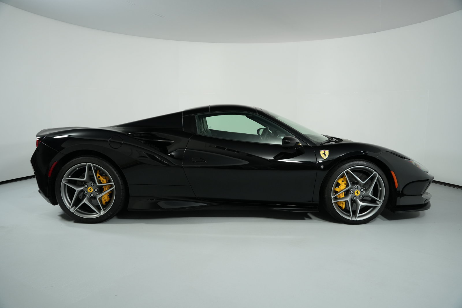 Used 2022 Ferrari F8 Spider RWD image 15