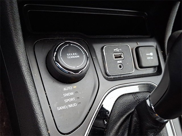 Used 2019 Jeep Cherokee Limited image 24