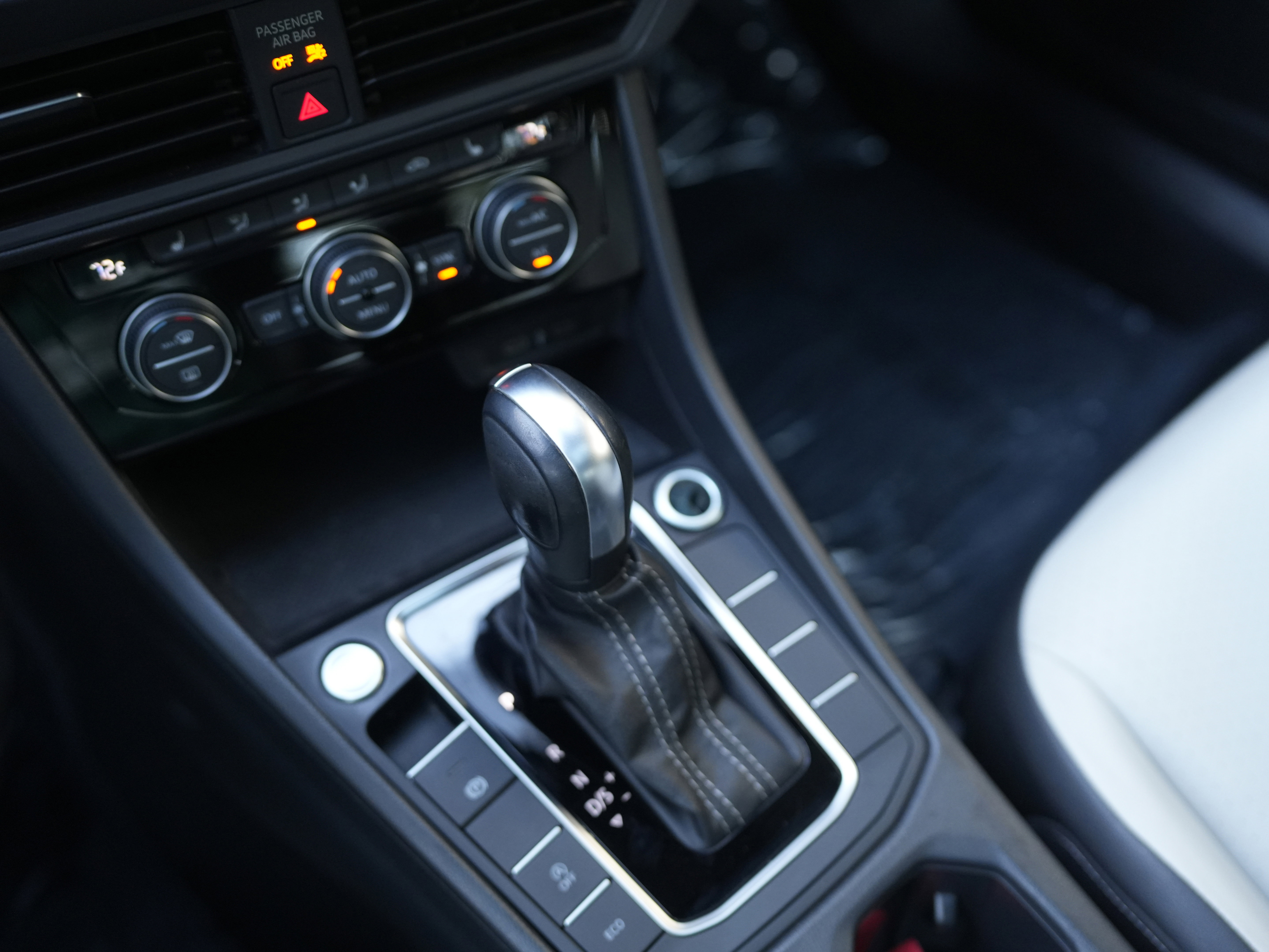 Used 2020 Volkswagen Jetta R-Line image 14