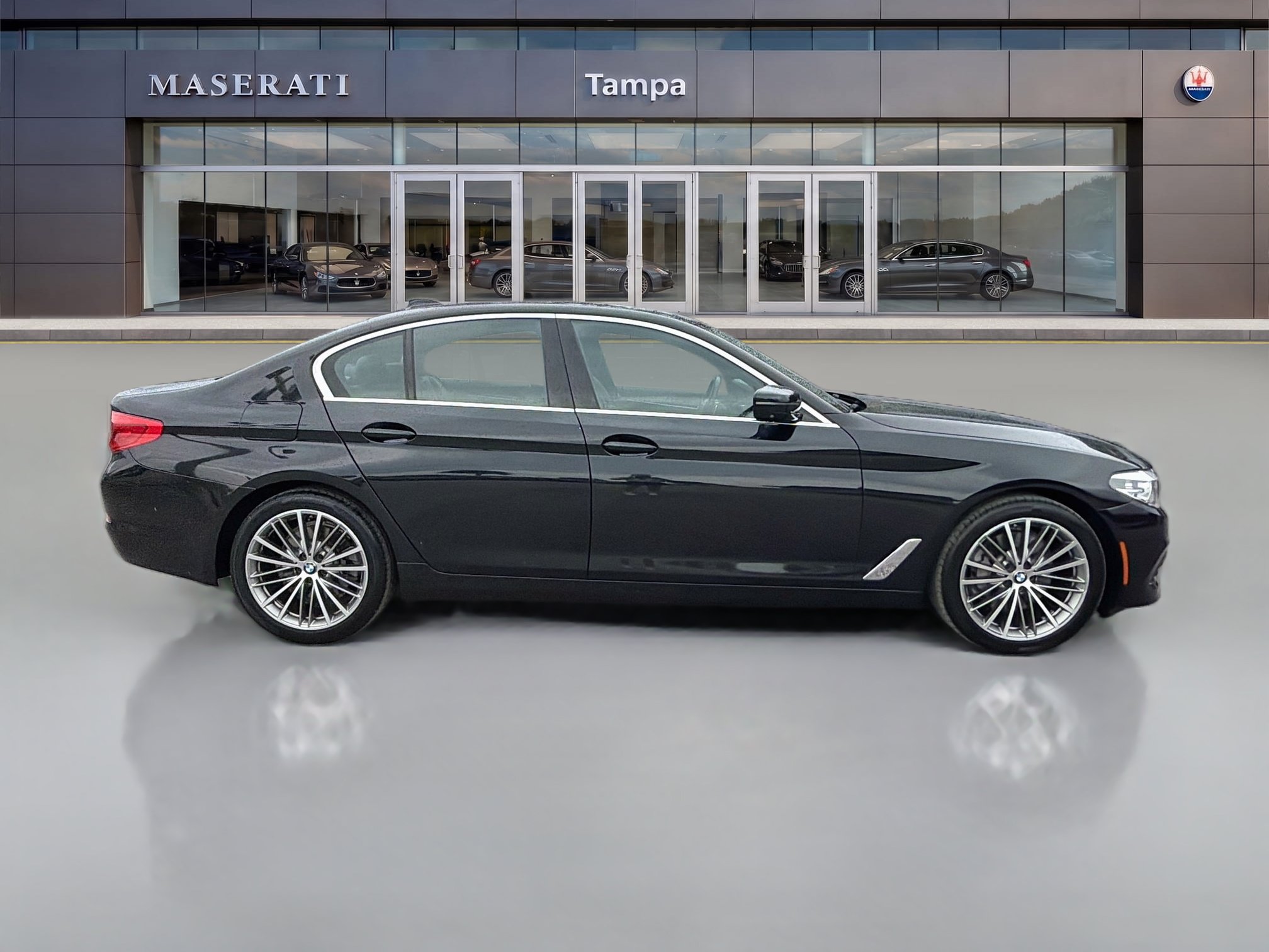 Used 2020 BMW 530i w/ Premium Package RWD image 2