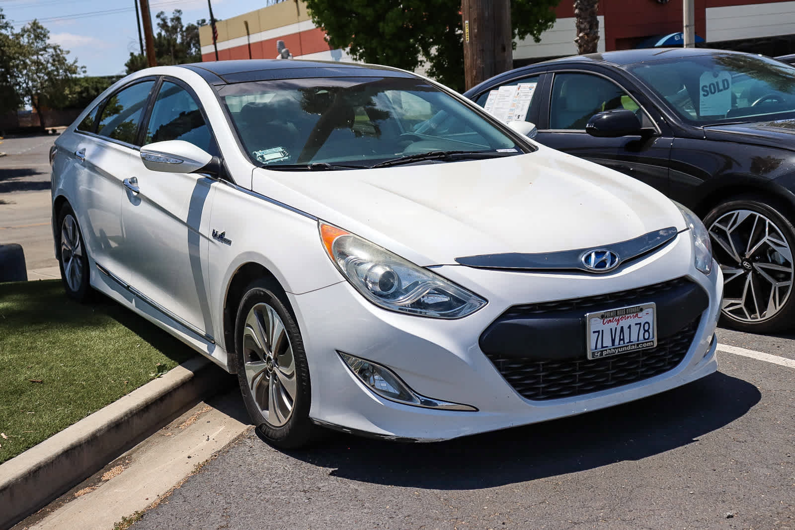 Used 2015 Hyundai Sonata Limited w/ Option Group 02 FWD image 8