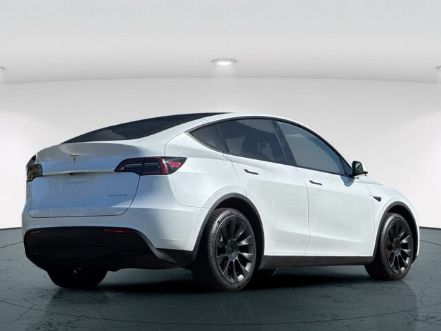 Used 2023 Tesla Model Y AWD image 6