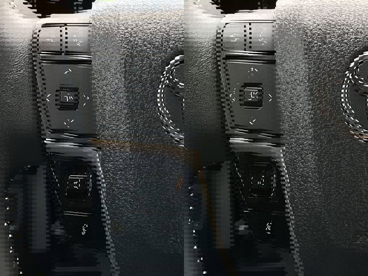 Used 2025 Toyota Camry SE image 21