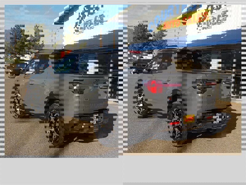 Used 2023 Hyundai Santa Cruz Limited image 2