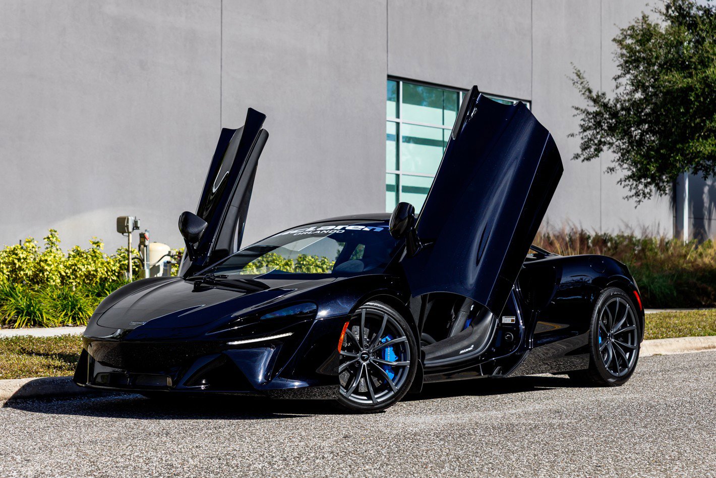 Used 2023 McLaren Artura image 26