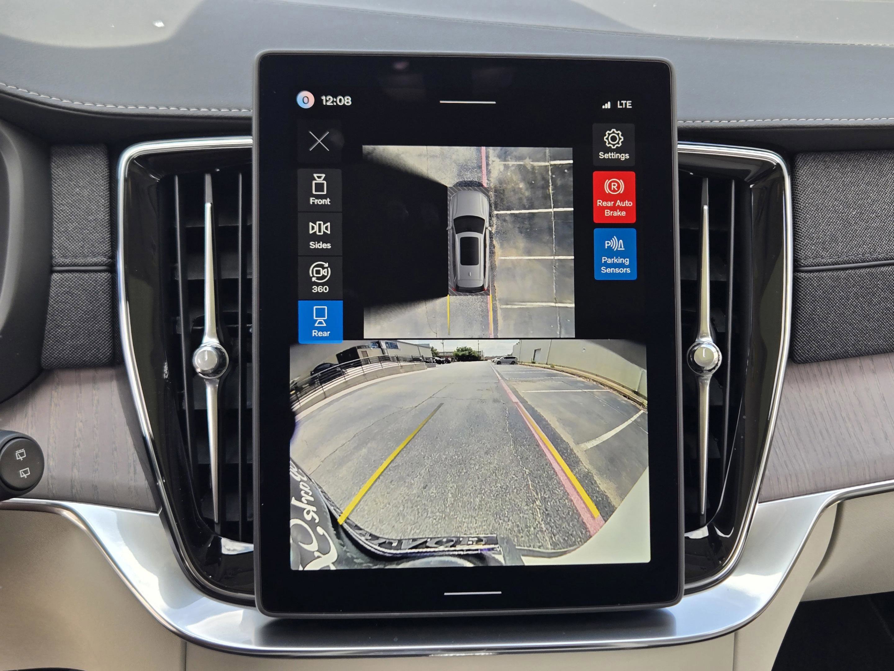 New 2026 Volvo XC90 B6 Ultra w/ Protection Package image 13