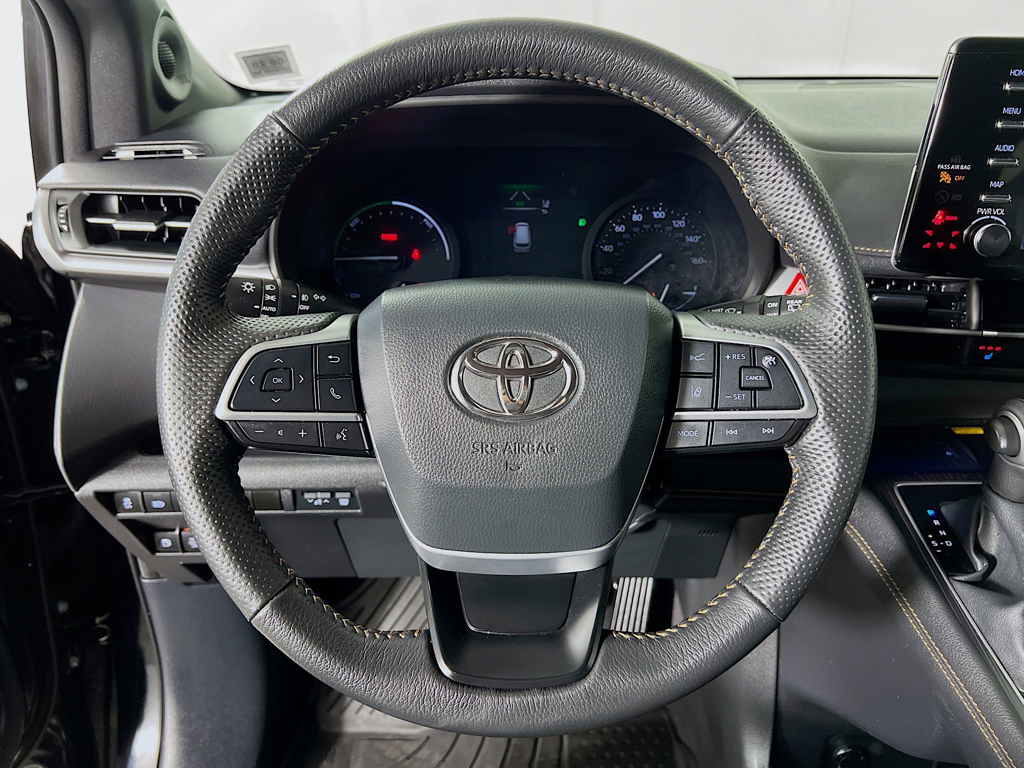 Certified 2024 Toyota Sienna XLE Woodland Edition image 12