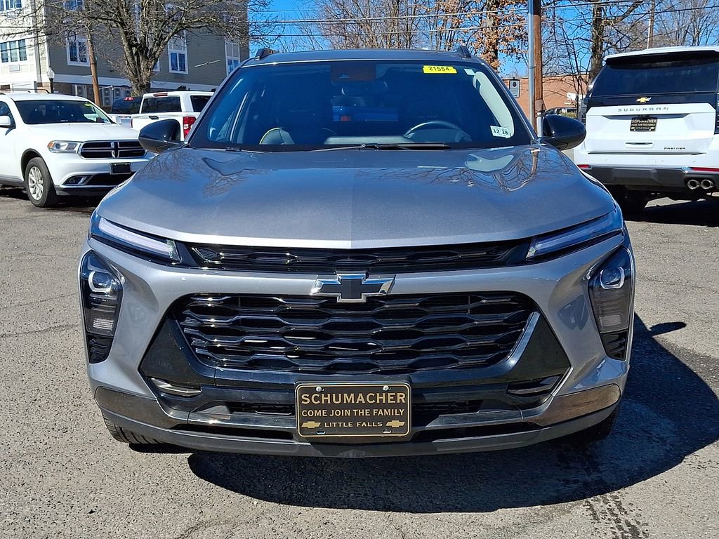 Used 2024 Chevrolet Trax ACTIV w/ Sunroof Package image 3