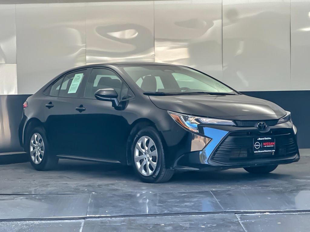 Used 2024 Toyota Corolla LE FWD image 1